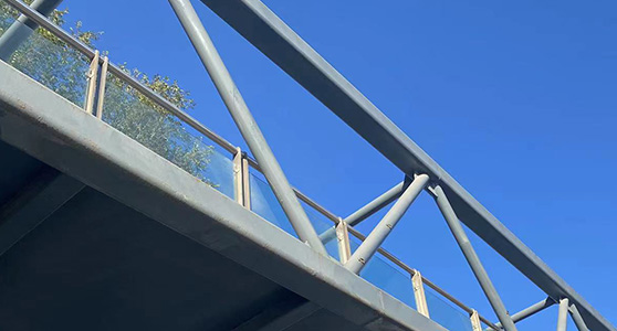 沈陽鋼結(jié)構(gòu)工程公司分享鋼結(jié)構(gòu)焊接質(zhì)量怎么查？鋼結(jié)構(gòu)制作質(zhì)量通病有哪些？